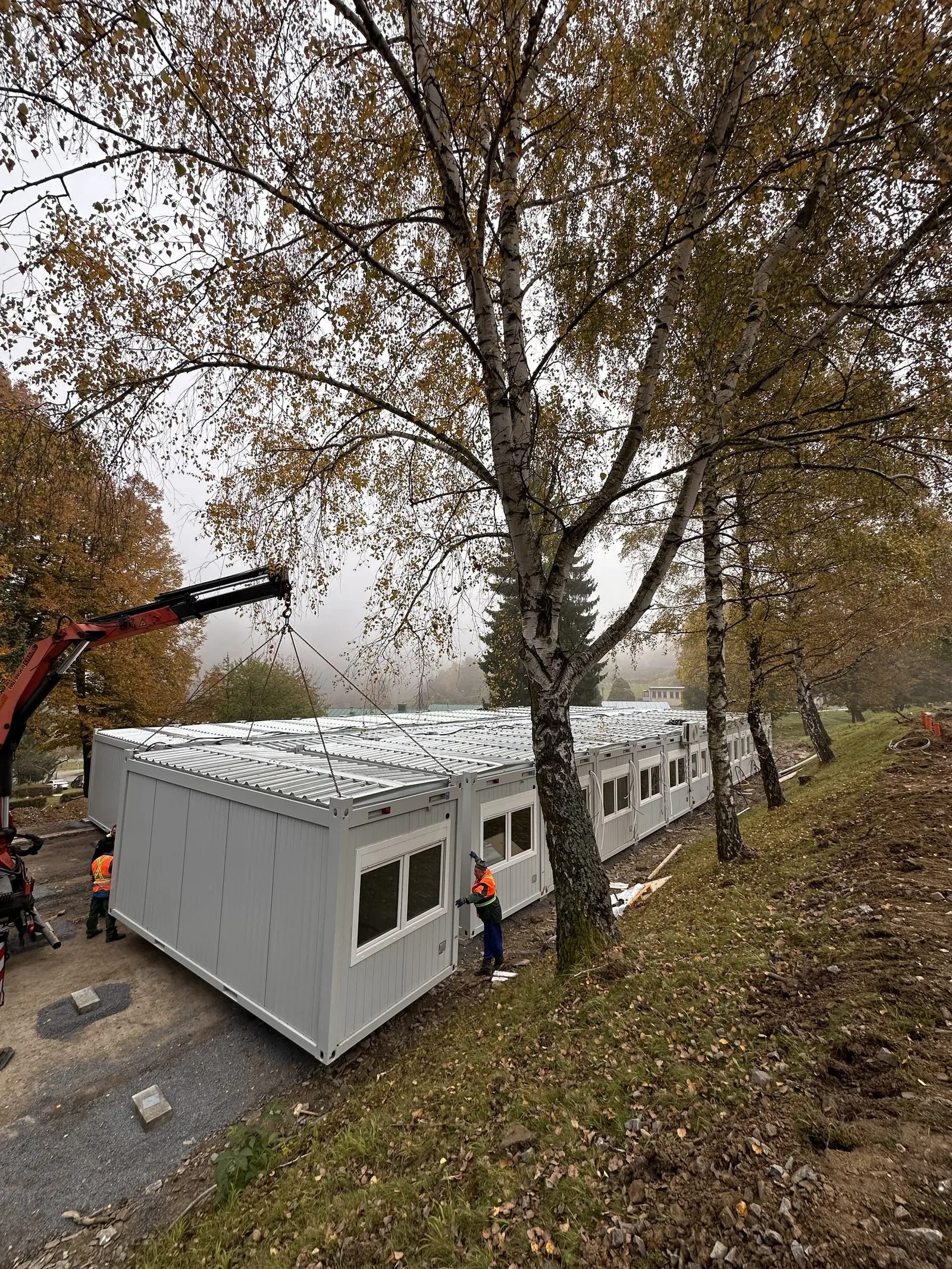 Außenansicht eines Komplexes verbundener Verteidigungs-Containermodule