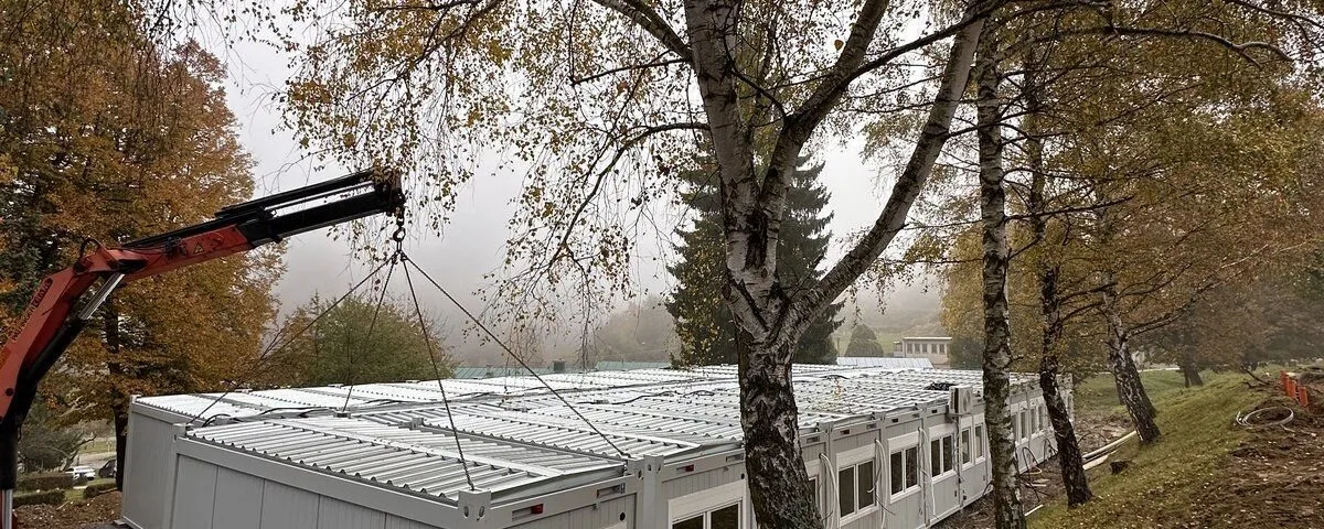 Kranmontage eines Moduls, erste Ansicht