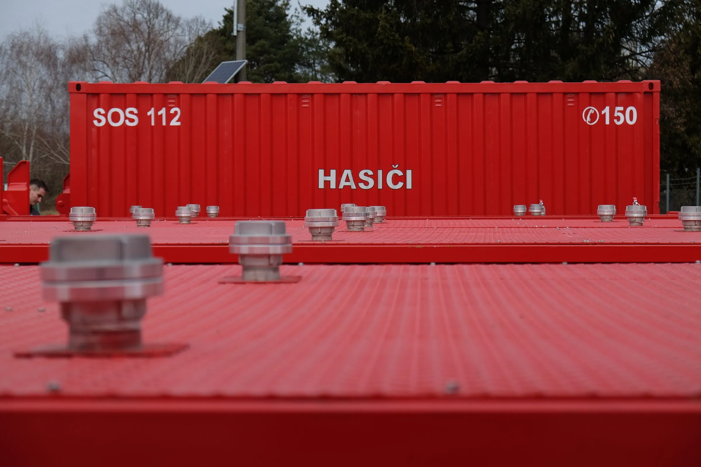 Dachkupplungen an einem Tankmodul mit einem 20-ft-Modul dahinter