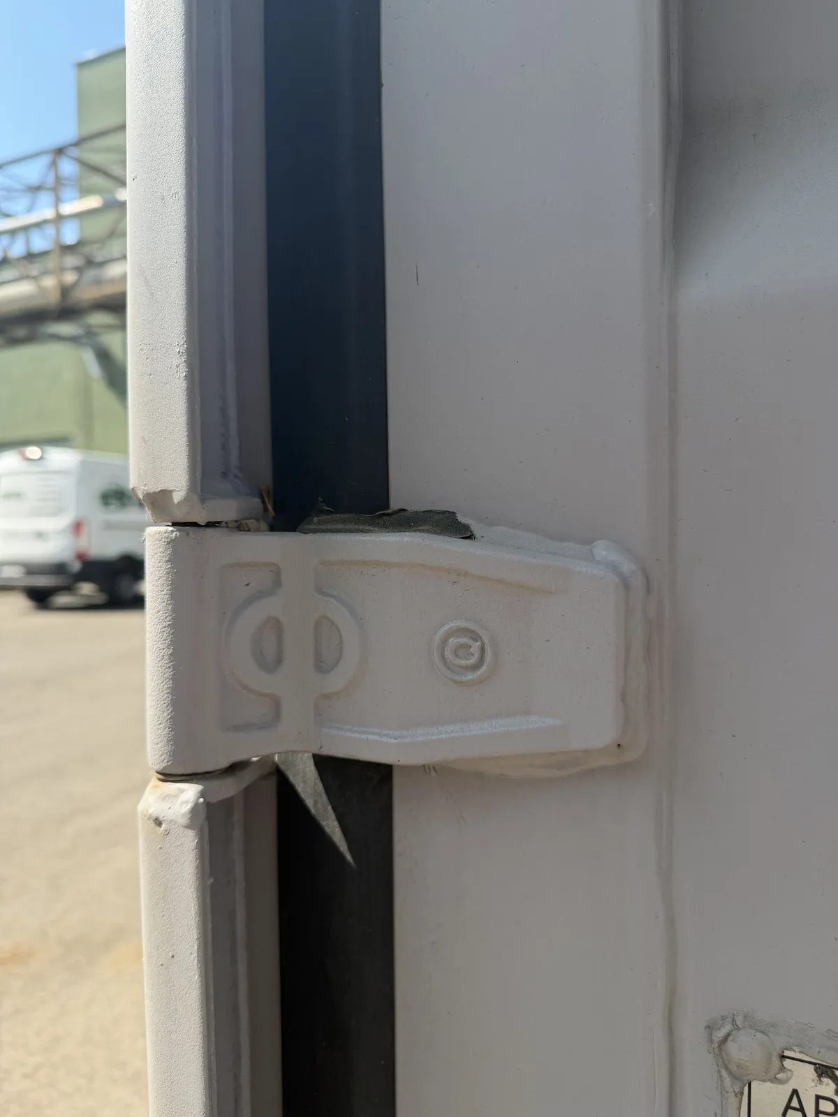 Containertürscharnier und Verriegelungsstange