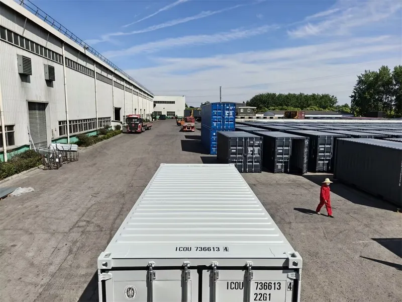 Ansicht von hinten oben auf einen grauen One-Way-Container 20 ft