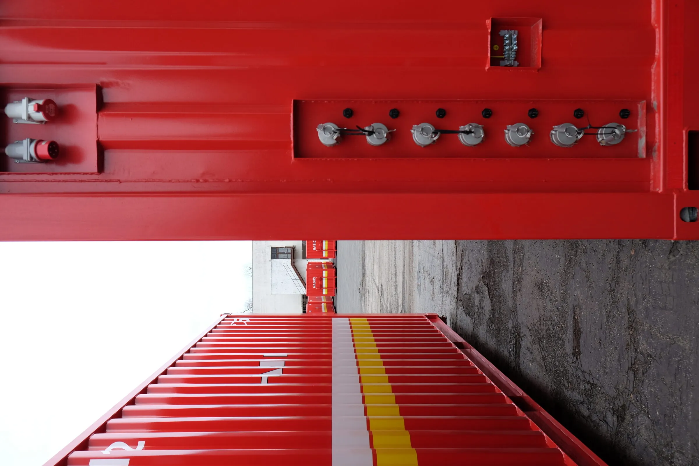 Externes Servicepanel mit Ventilen und Kupplungen