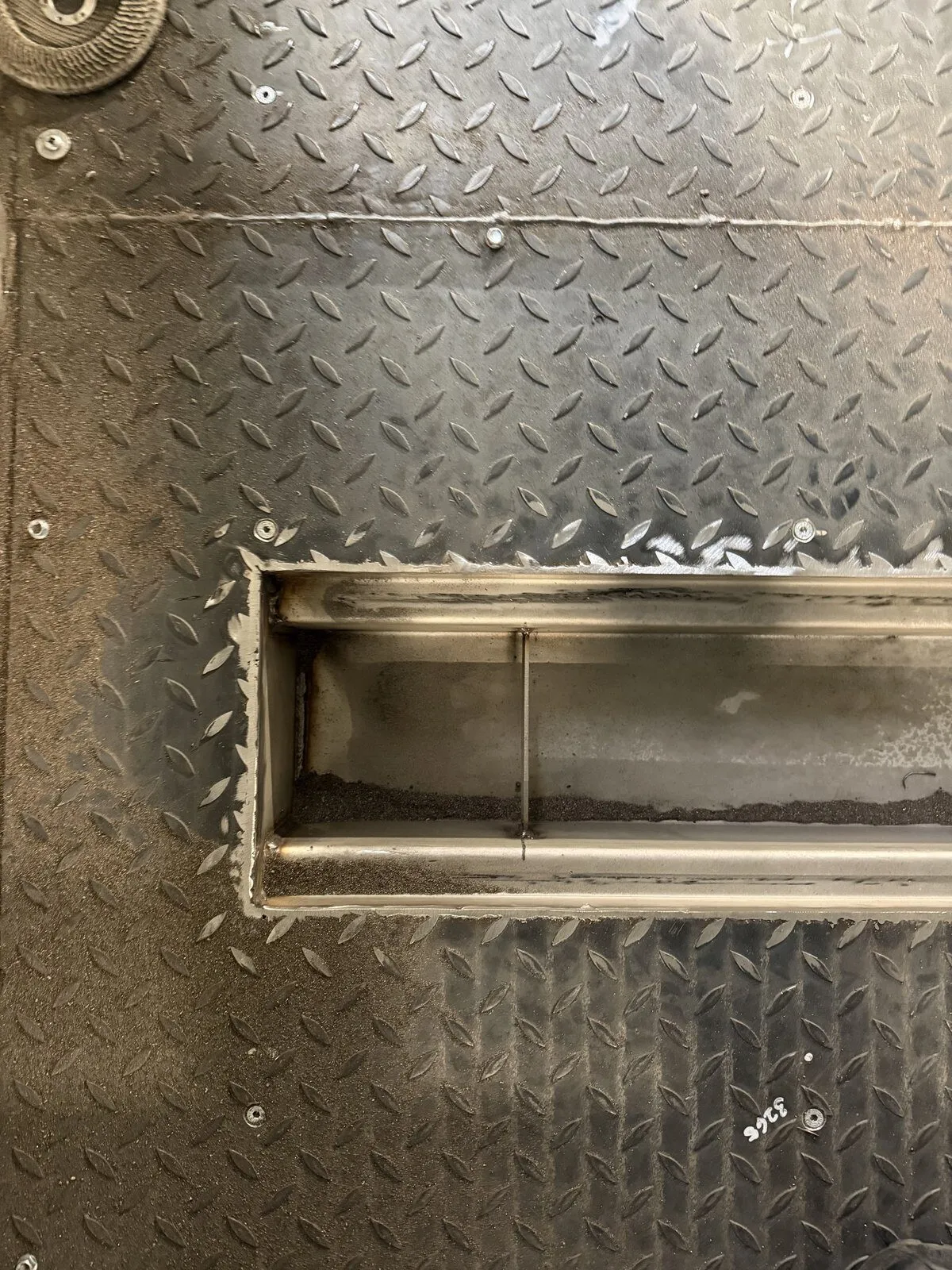 Floor drainage channel in a welded steel deck