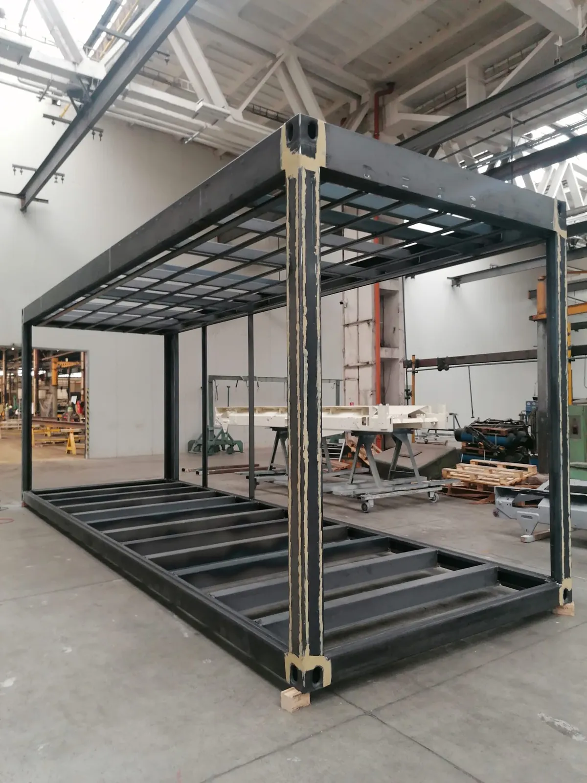 Modular container frame in production