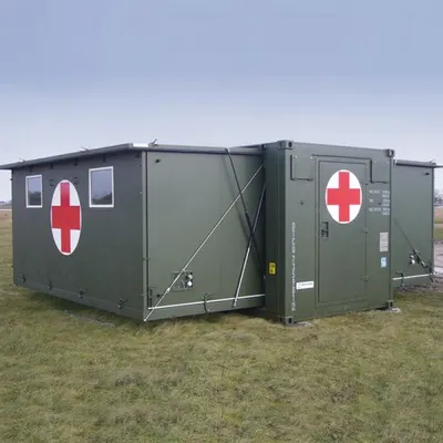 Grauer Sanitätscontainer mit Rotkreuz-Kennzeichnung im Feld, Visualisierung
