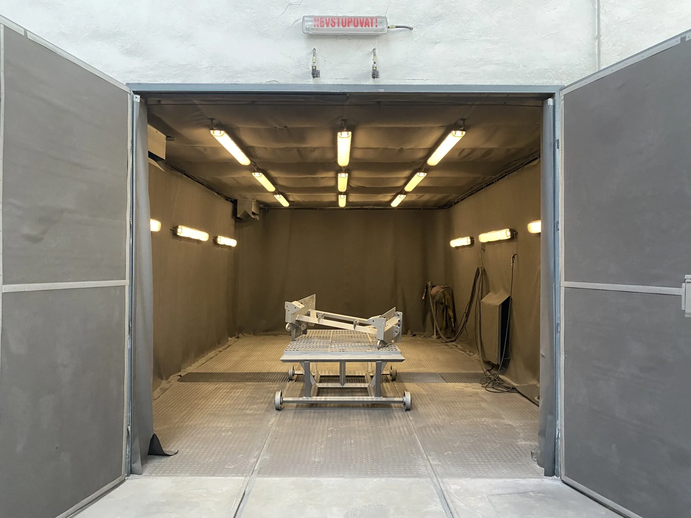 Shot-blasting chamber